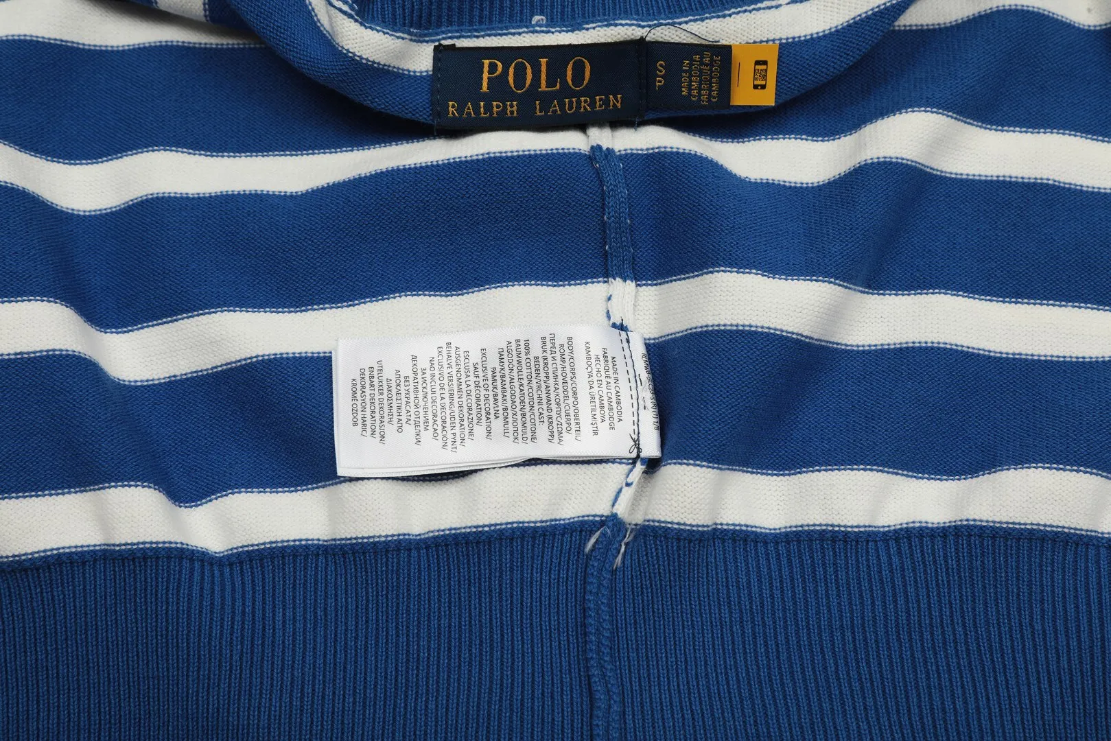 P190 Top quality" Style number: DS011# [Ralph Lauren jacquard striped round neck basic pony embroidered logo knitted cardigan long sleeves] ✅Ralph Lauren Ralph Lauren classic basic versatile plain striped jacquard knitted cardigan long-sleeved small jacket ✅Main provider of platform live broadcast wholesale entity ✅ZP quality 1:1 pattern making Scan the code to enter the GF website Counter quality ✅Detailed quality The only one in Guangzhou Imported quality cotton yarn Mainly high-end Cost-effective, good quality, needless to say. ✅The version is restored to the original one. Loose, comfortable and stress-free. Simple is high-end. Classic is timeless. ✅The upper body is simple and easy to match. A must-have for goddess ootd. Good-looking clothes are never picky. A must-have in the goddess’ wardrobe. Size: S-XL. Color: Navy Blue Red.